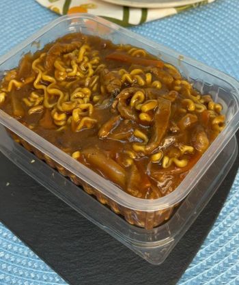 YAKISSOBA DE FRANGO