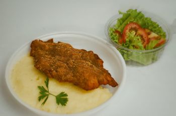 BIFE A MILANESA COM PURE DE BATATA + SALADA