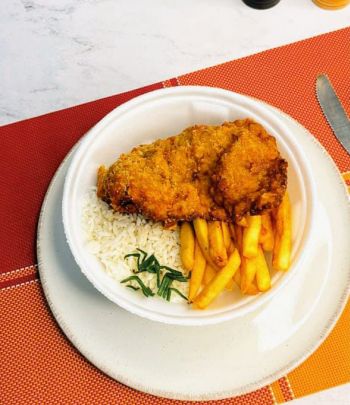 BIFE À MILANESA COM BATATA FRITA + ARROZ BRANCO