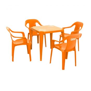 JOGO DE MESA PLÁSTICA COM 4 CADEIRAS