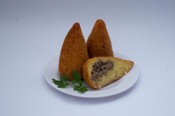 COXINHA DE CARNE C/ MASSA DE MANDIOCA C/10 