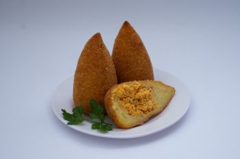 COXINHA DE FRANGO C/ MASSA DE MANDIOCA C/10