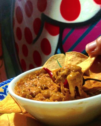 NACHOS - CHILLI DE CARNE C/ QUEIJO E CHEDDAR