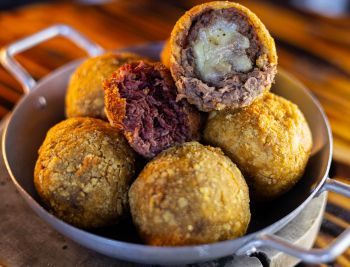 BOLINHAS DE CARNE SECA