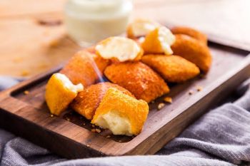**ALMOFADINHA DE QUEIJO GOUDA**