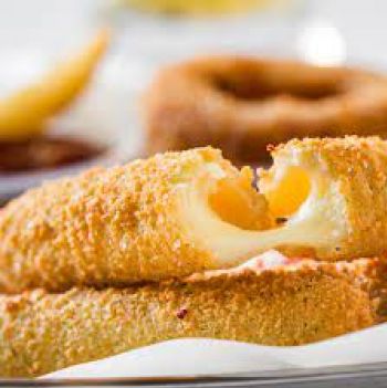 PALITOS DE MUSSARELA EMPANADOS